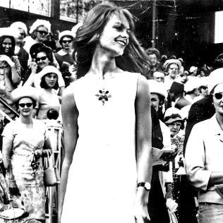 The dress that stopped the nation [Carnival magazine - VRC]